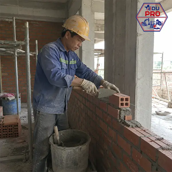 Học nghề thợ xây