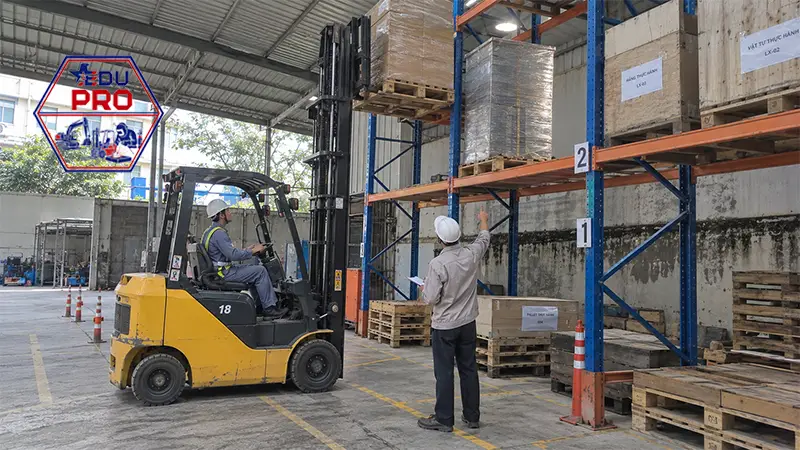 Độ khó học lái xe nâng qua 3 giai đoạn